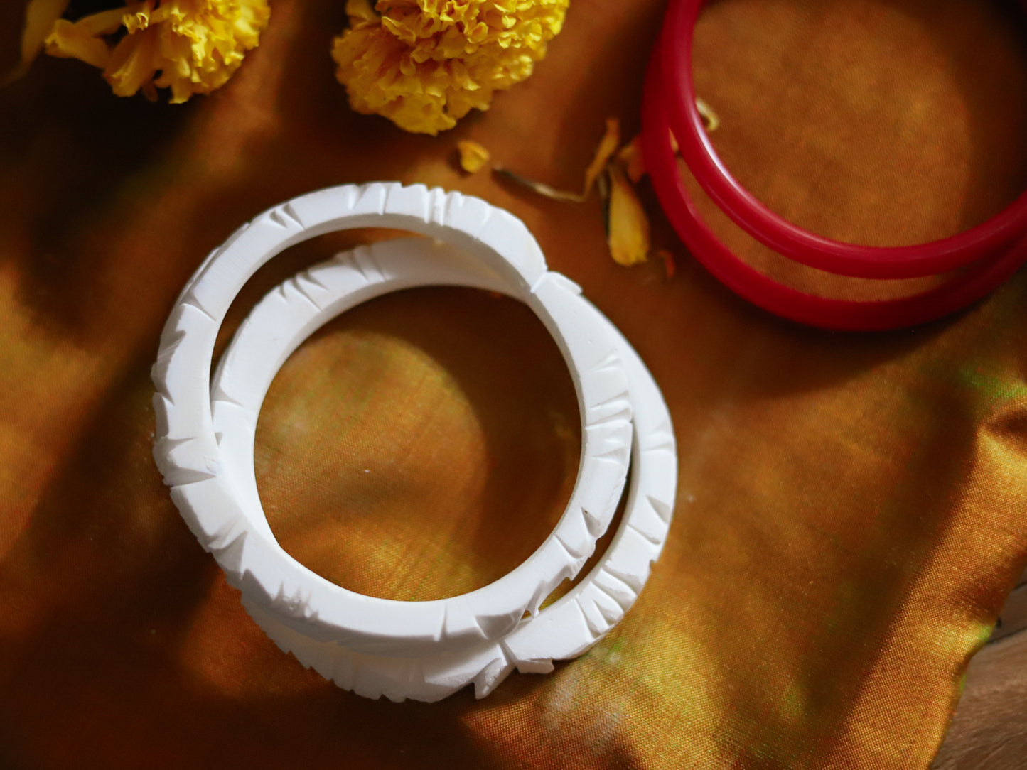 Handcarved Shakha Pola Bangle Pair (2.6 Inch)