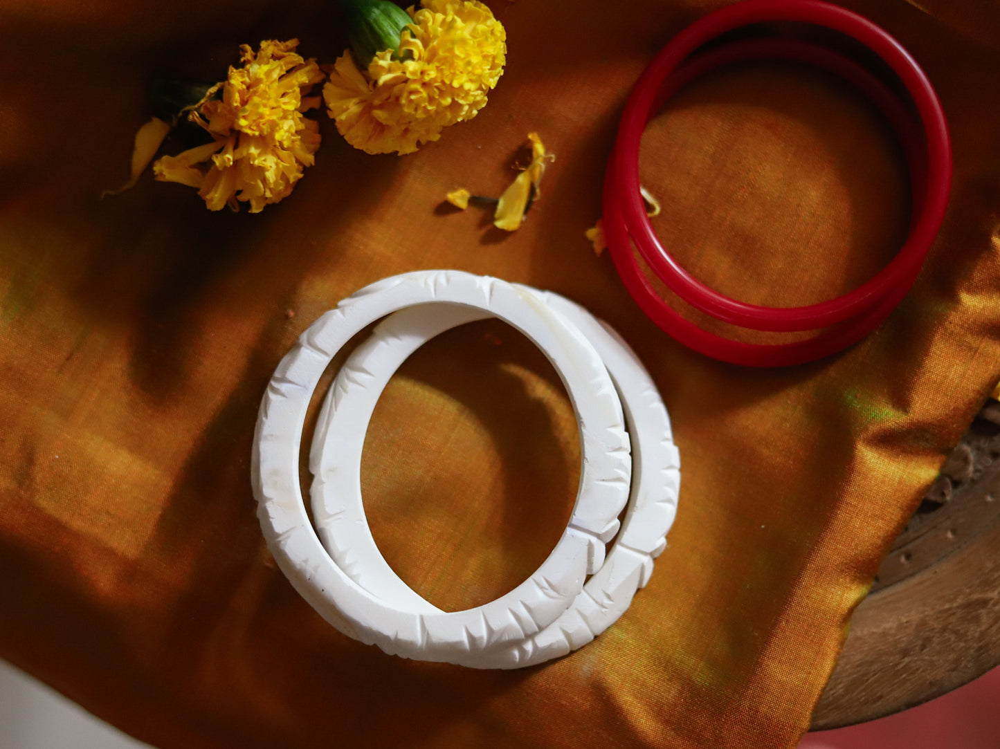 Handcarved Shakha Pola Bangle Pair (2.6 Inch)