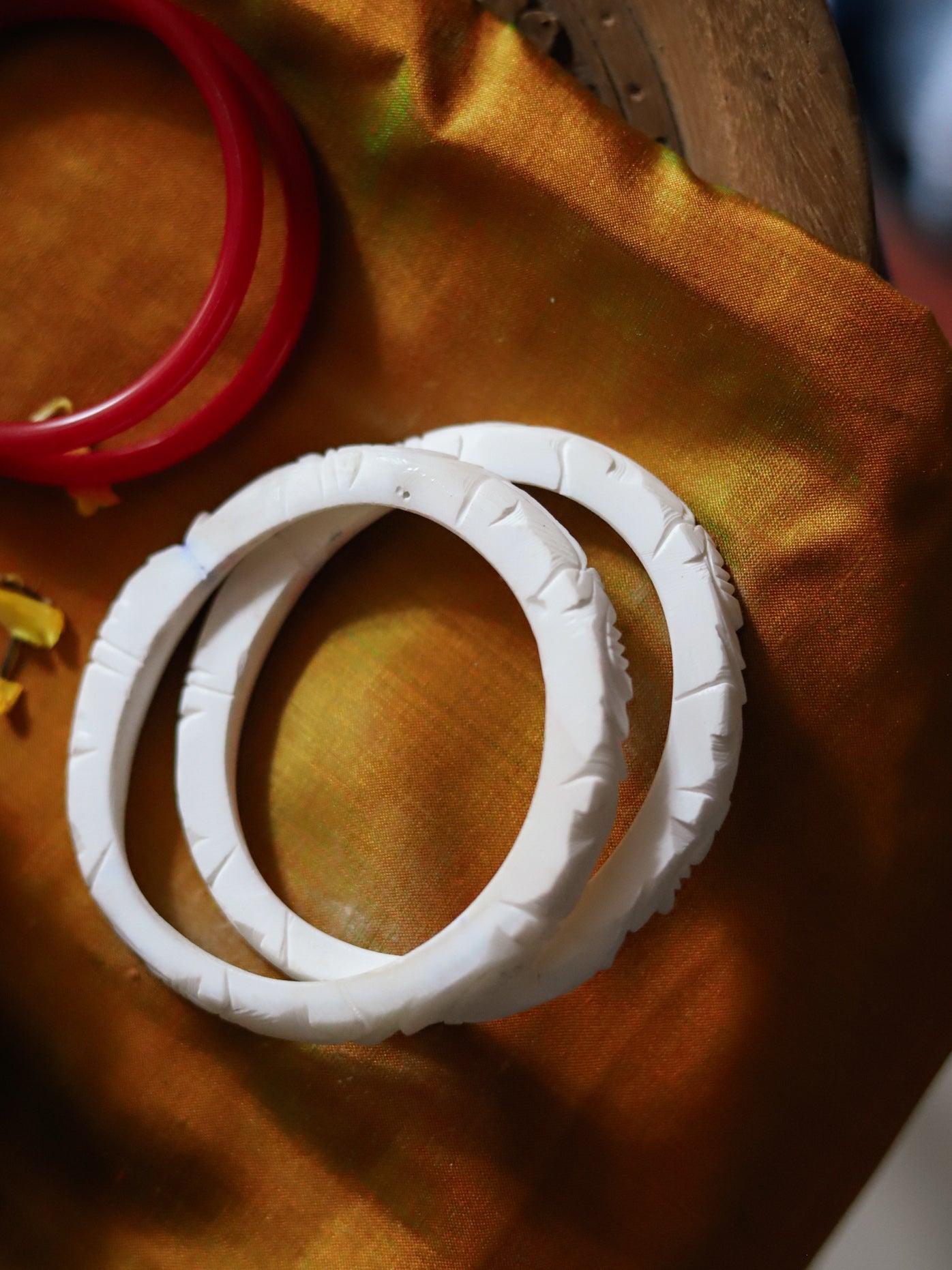 Handcarved Shakha Pola Bangle Pair (2.8 Inch)