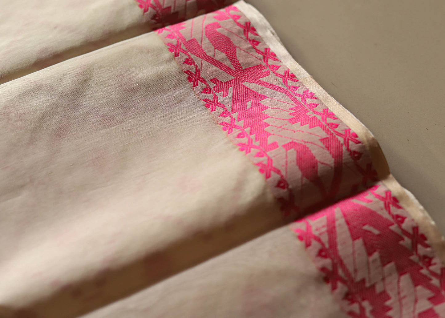 Handwoven Dhakai Saree in Jamdani Weave