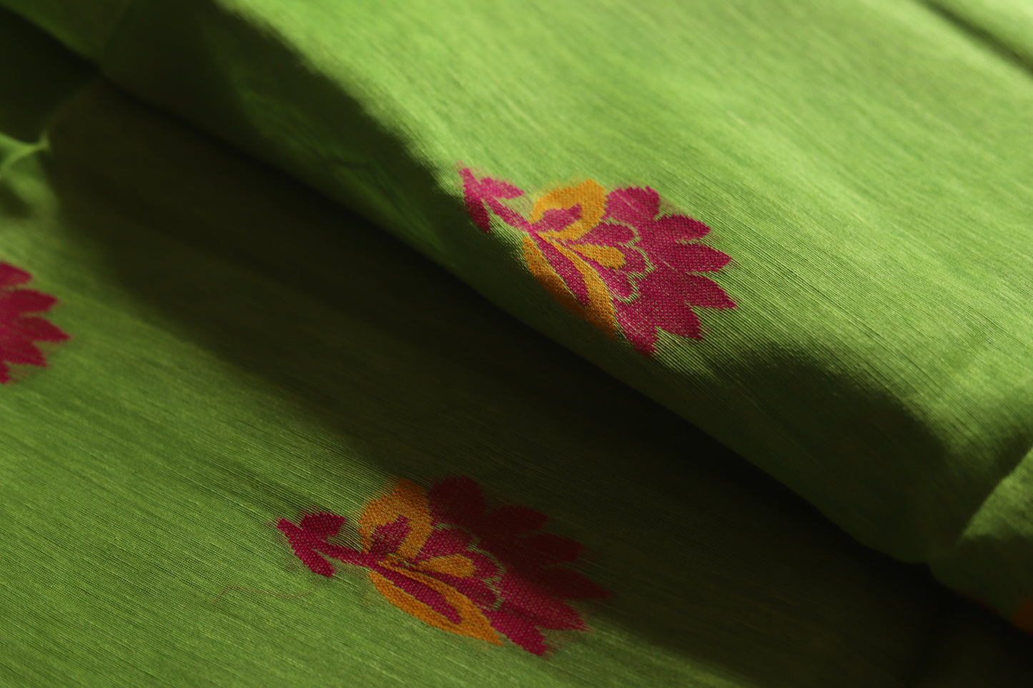 Handwoven Bengal Linen Saree