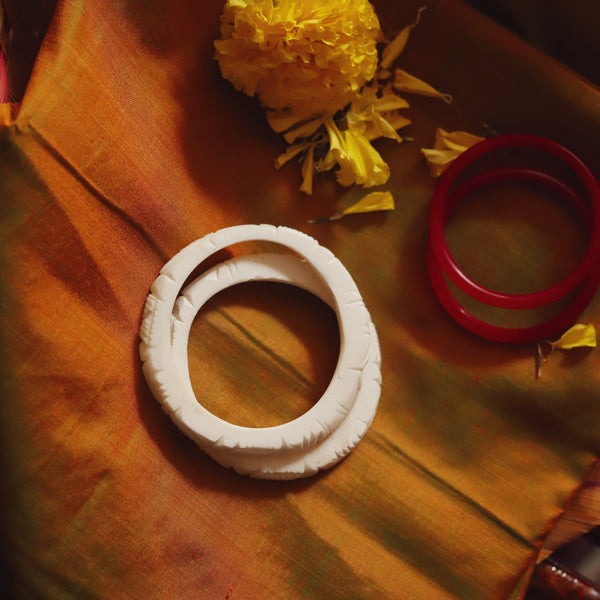 Handcarved Shakha Pola Bangle Pair (2.6 Inch)