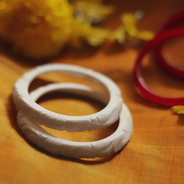 Handcarved Shakha Pola Bangle Pair (2.2 Inch)