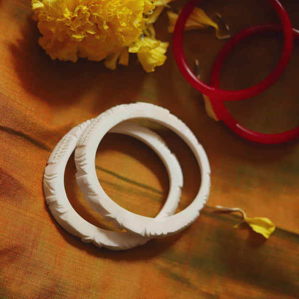 Handcarved Shakha Pola Bangle Pair (2.2 Inch)