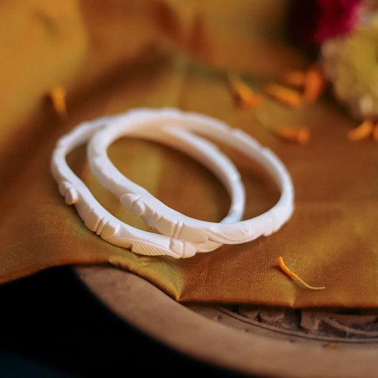 Handcarved Shakha Pola Bangle Pair (2.6 Inch)