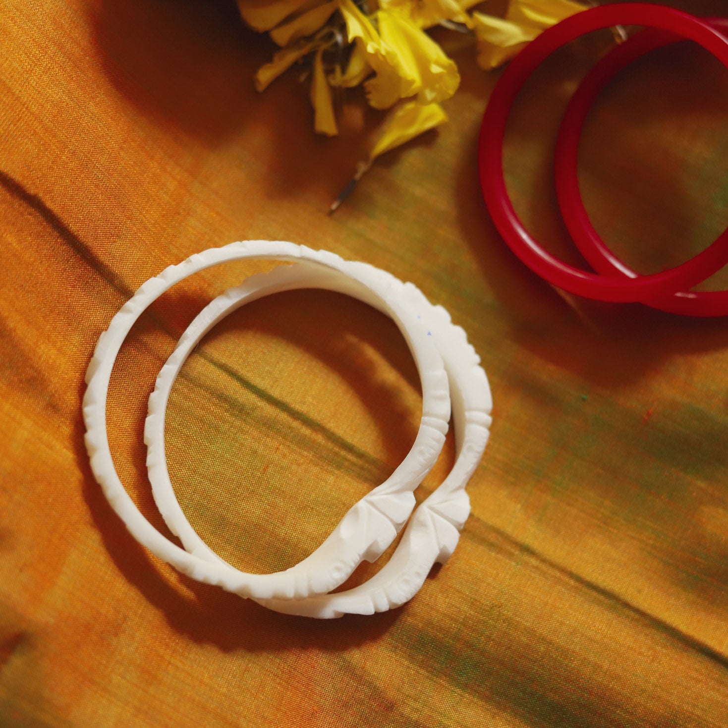 Handcarved Shakha Pola Bangle Pair (2.6 Inch)