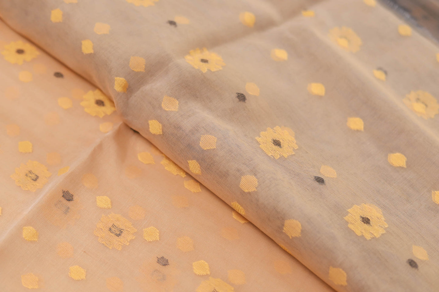 Handwoven Dhakai Saree in Jamdani Weave