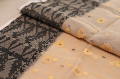 Handwoven Dhakai Saree in Jamdani Weave
