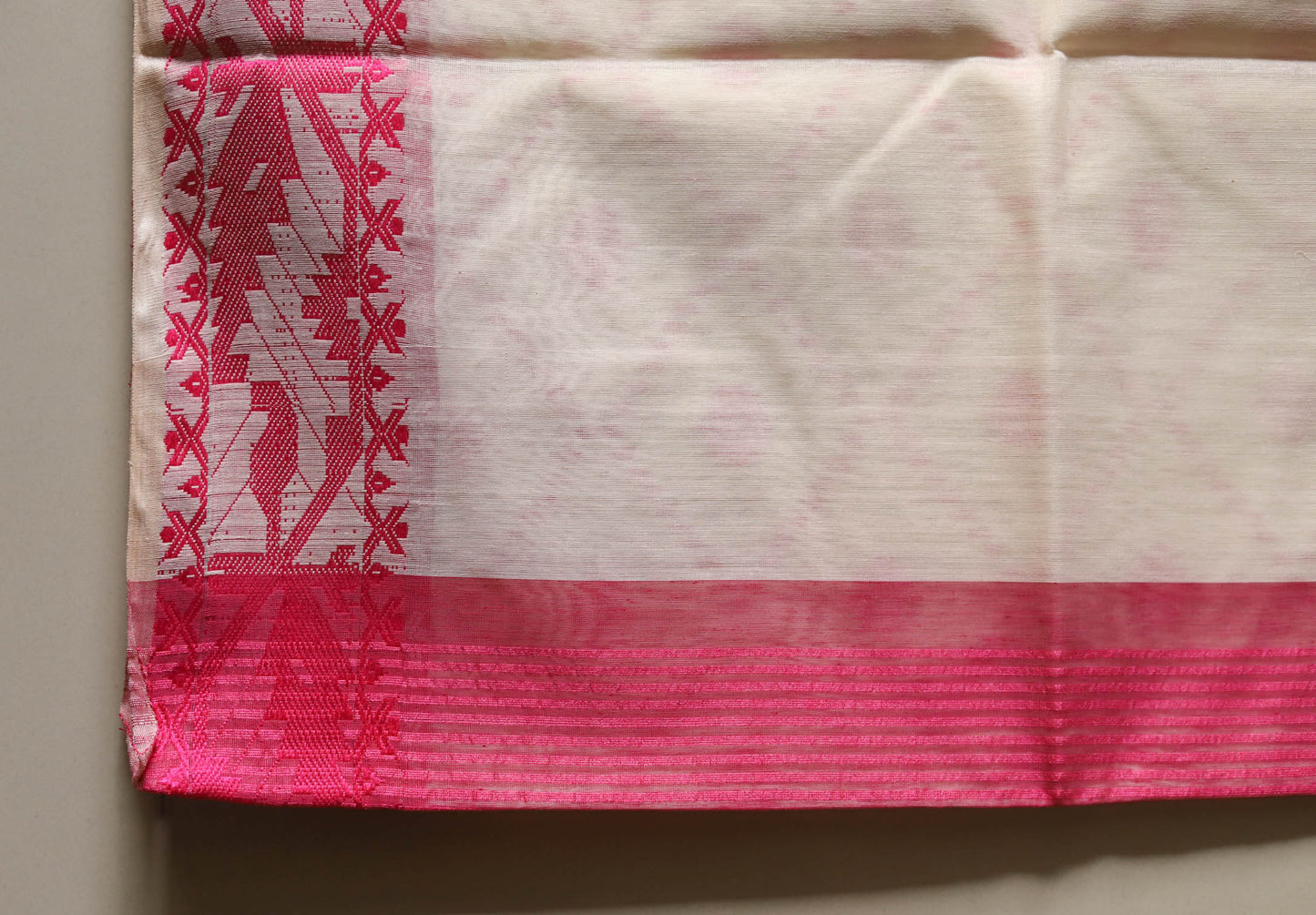 Handwoven Dhakai Saree in Jamdani Weave
