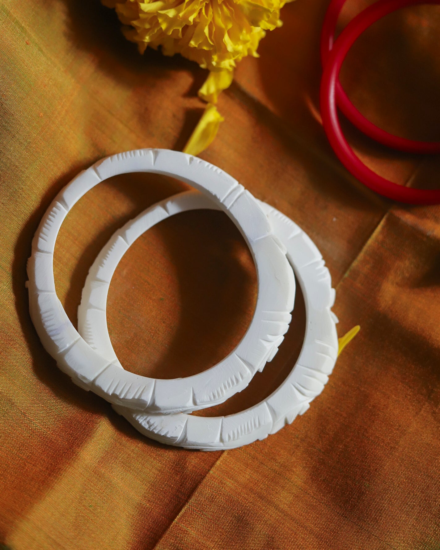 Handcarved Shakha Pola Bangle Pair (2.8 Inch)